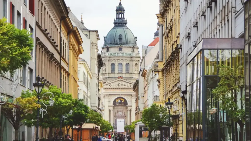 Découvre comment dénicher les créateurs India sur VKontakte pour augmenter la portée de ta marque lifestyle santé.