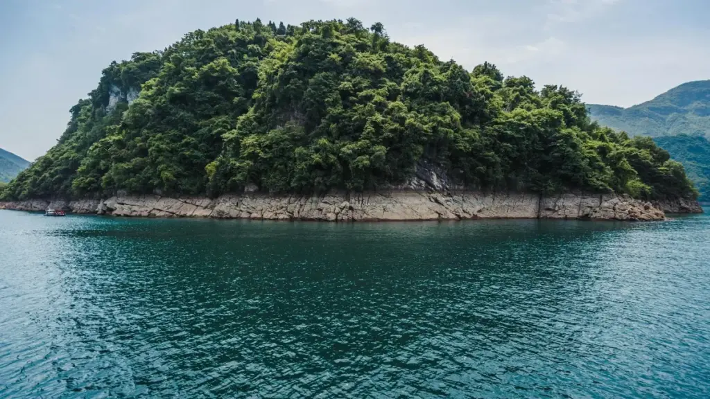 Guide pratique pour créateurs au Niger: comment contacter marques vénézuéliennes sur Apple Music pour proposer des reviews de plateformes d'apprentissage. Astuces terrain, outils, et risques.
