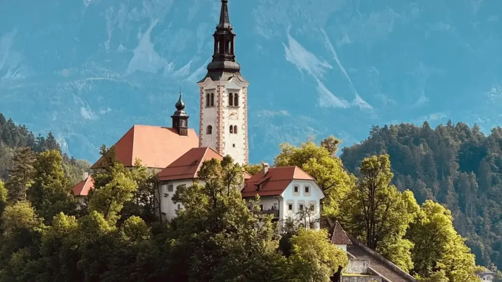 Guide pratique pour annonceurs au Niger: comment repérer, évaluer et contacter créateurs Pinterest du Monténégro pour collaborer avec influenceurs style. Astuces locales, formats et budget.